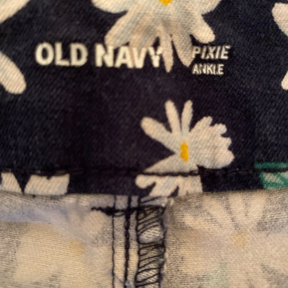12 Old Navy Pixie Ankle Capri Pants Navy/White Daisy Print - Picture 4 of 6